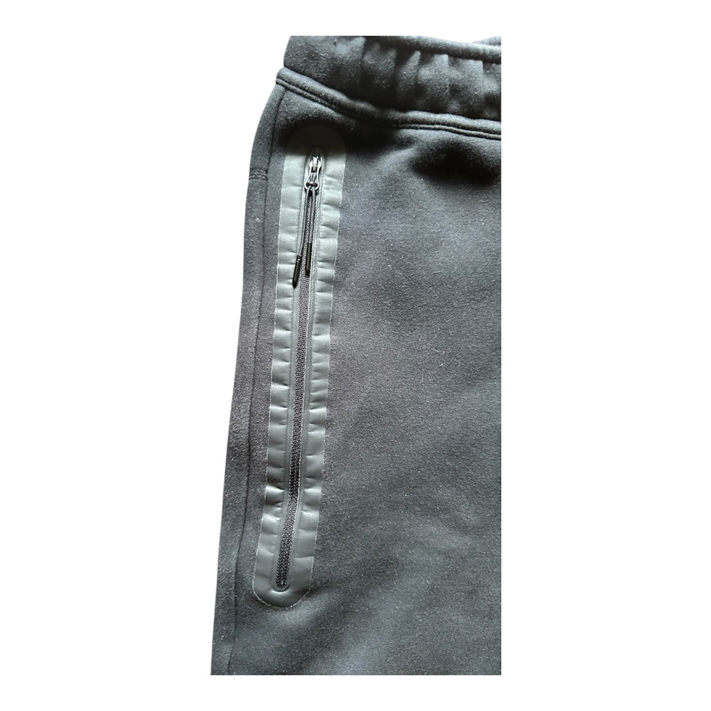 Nike tech shorts XS